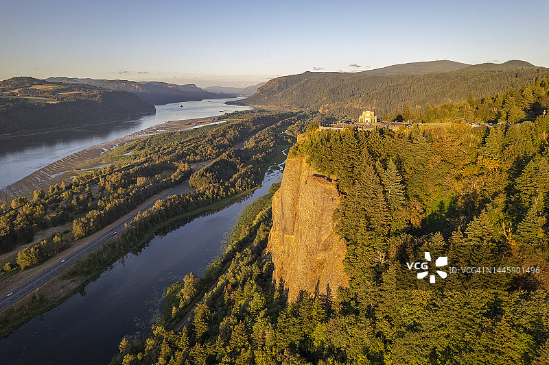 哥伦比亚河峡谷无人机视角图片素材