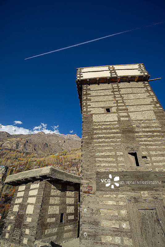 秋季巴基斯坦吉尔吉特-巴尔蒂斯坦的阿爾蒂特古堡塔楼风光图片素材