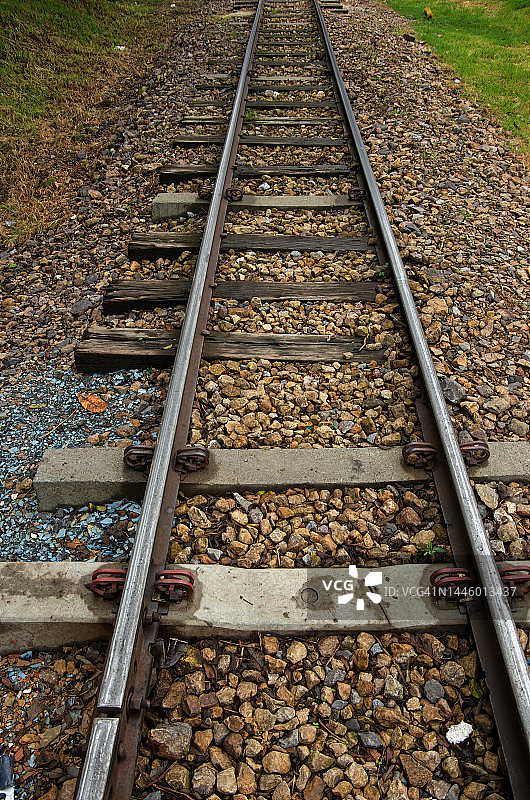 逐渐消失的铁路轨道图片素材
