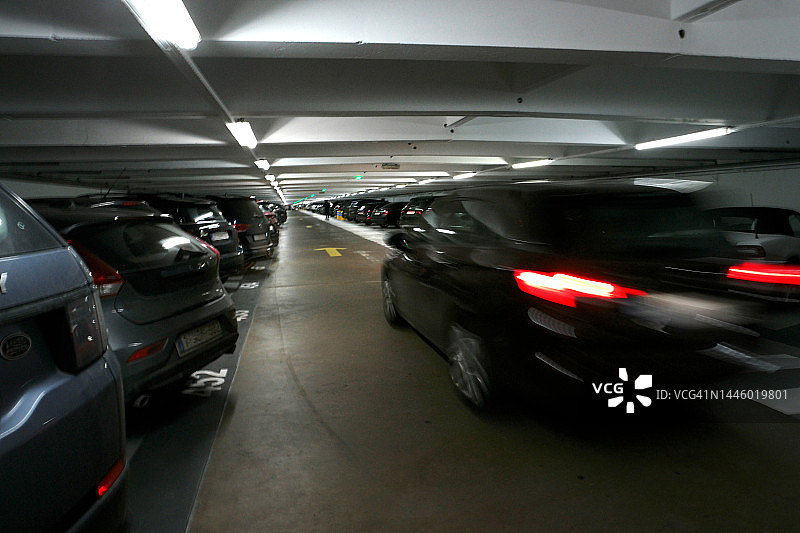 地下停车场图片素材
