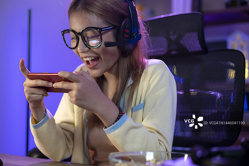 电子竞技游戏玩家赢得比赛图片素材