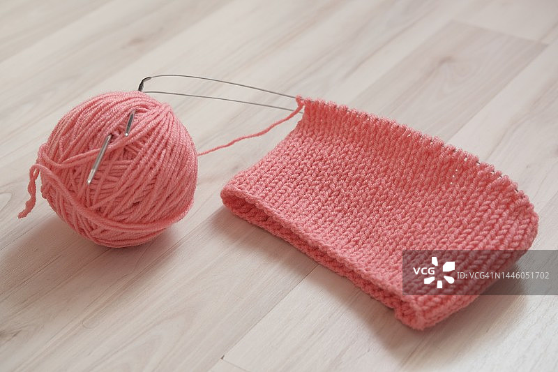 精美毛线球和针织针构图图片素材