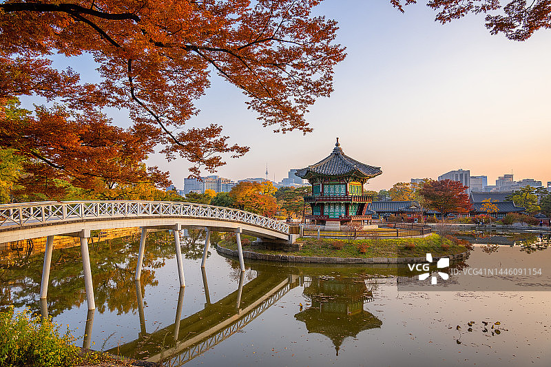 韩国首尔秋季的景福宫图片素材