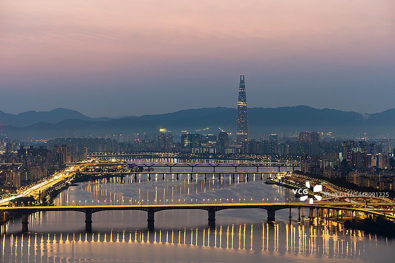 首尔市湄峰山公园的汉江景观图片素材
