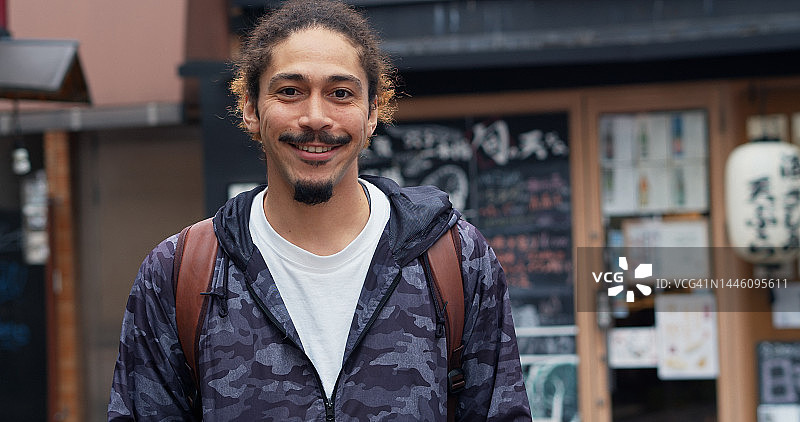 日本街头的男人图片素材