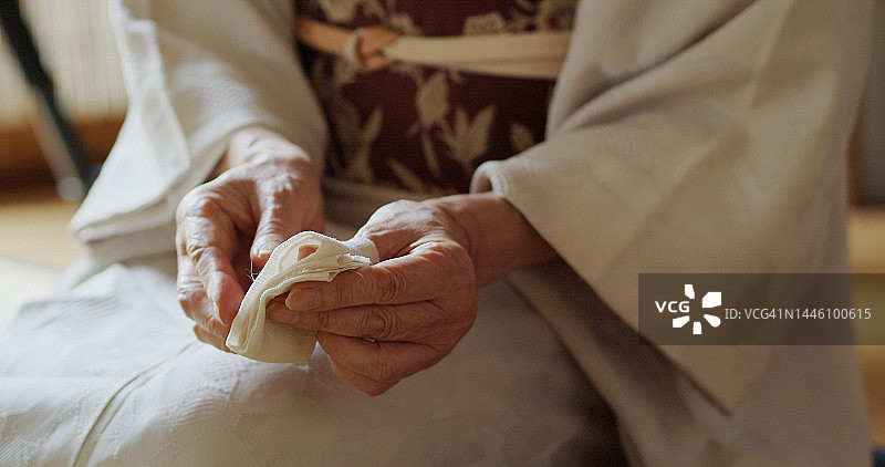 日本茶道主持人手部特写图片素材