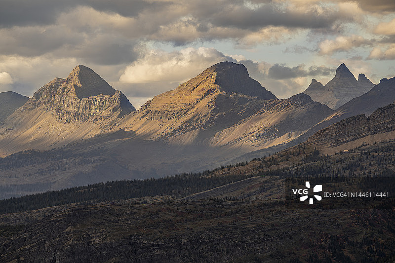 洛根山口西侧的日落图片素材