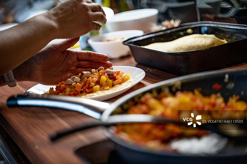 填充自制玉米饼图片素材