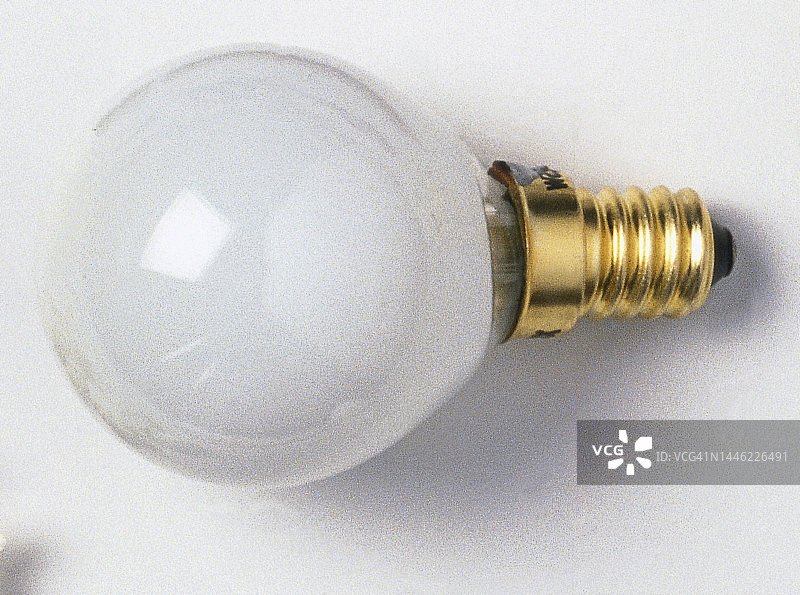 白色卡口灯泡图片素材