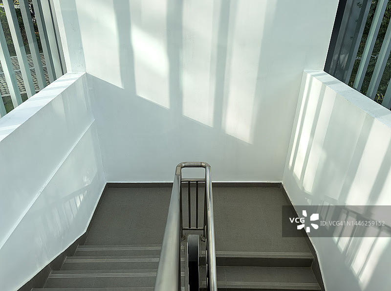楼梯角落的光效图片素材
