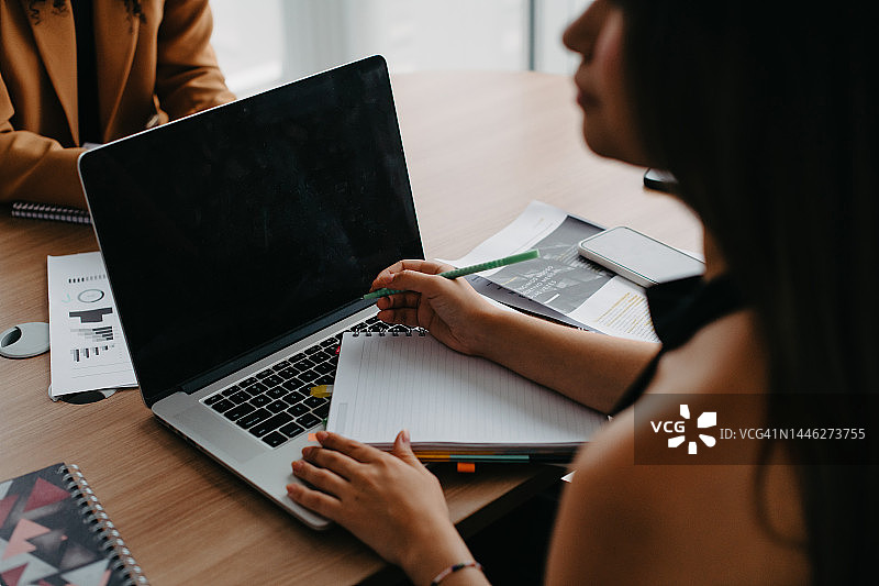 商务会议记录细节图片素材