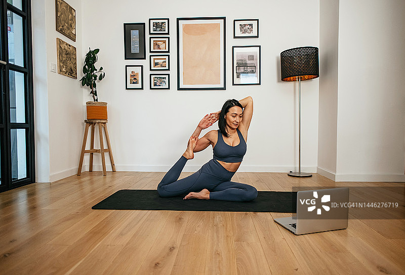 我喜欢这个姿势图片素材