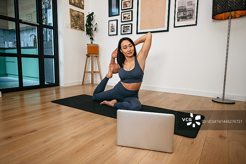 我喜欢这个姿势图片素材