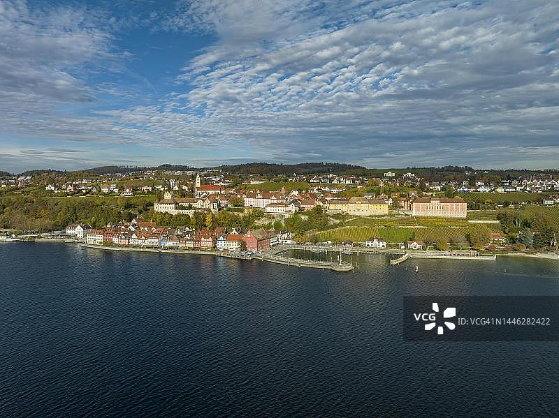 德国巴登-符腾堡州梅尔斯堡小镇风光：湖滨长廊与港口图片素材