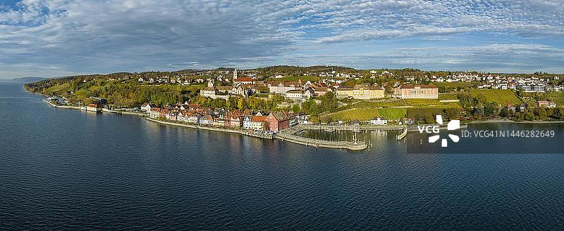 德国巴登-符腾堡州康斯坦茨湖区梅尔斯堡镇的全景图片素材