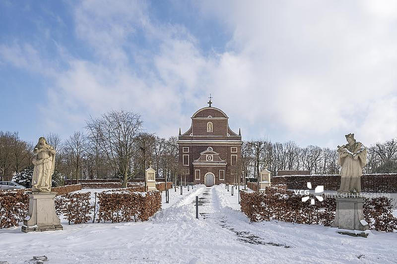 德国北莱茵-威斯特法伦州茨维尔布罗克的圣方济各巴洛克教堂，前身为修道院教堂图片素材