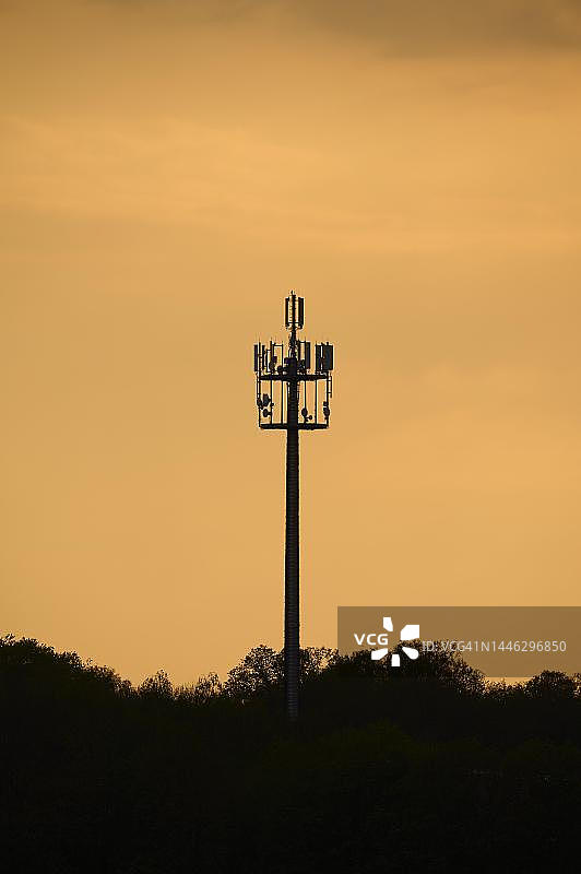 移动桅杆，森林，日落，巴伐利亚，德国图片素材