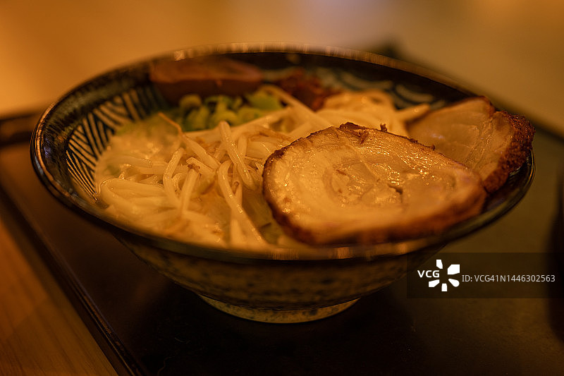 日式豚骨叉烧拉面图片素材