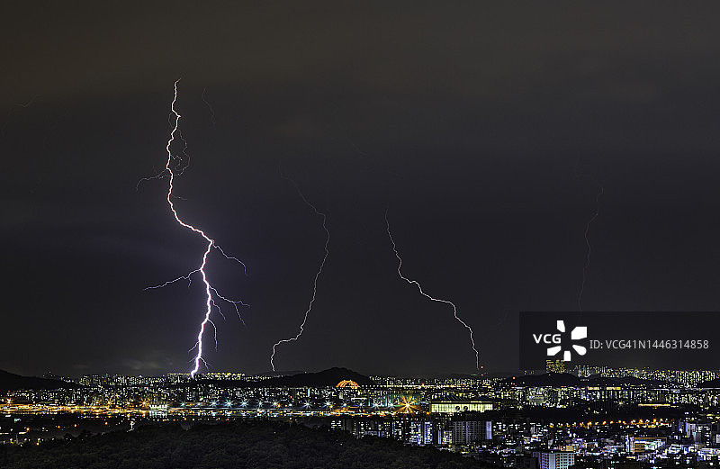 富川夜景，闪电图片素材