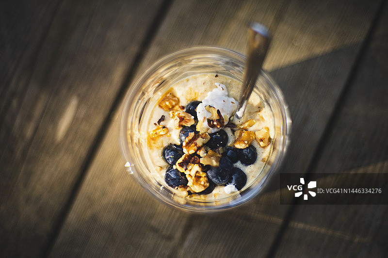 奇亚籽蓝莓格兰诺拉核桃布丁图片素材