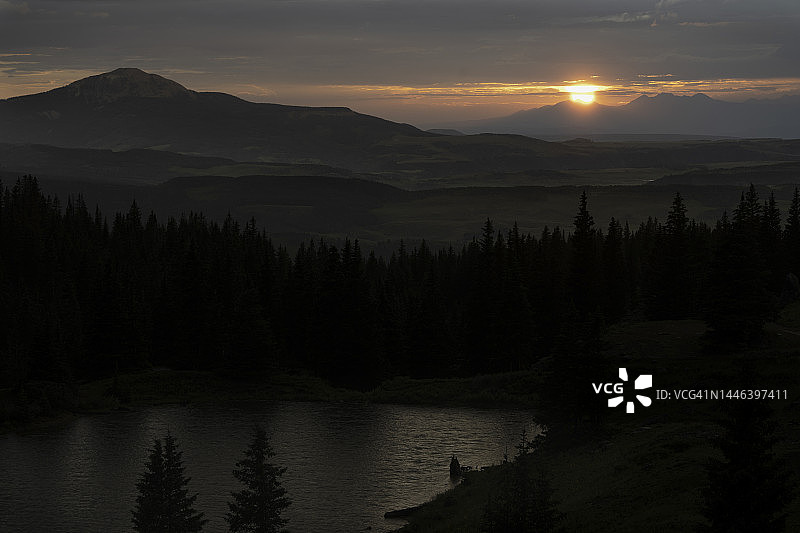 圣胡安山脉的日落图片素材