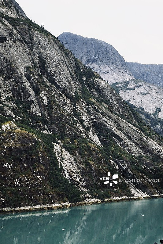 通往冰川的峡湾水道图片素材