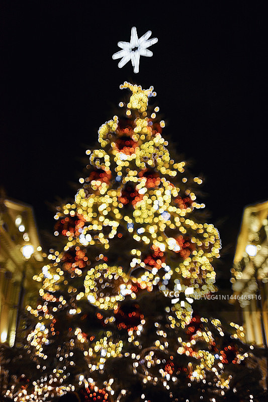 夜晚的圣诞灯光散景图片素材