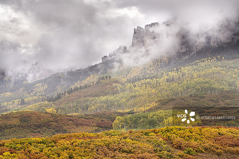 猫头鹰溪山口俯瞰图片素材