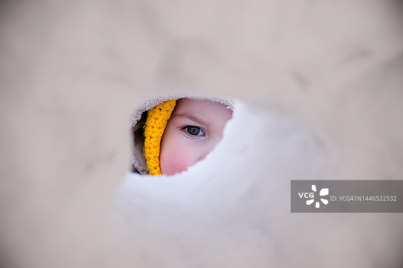 偷看的雪图片素材