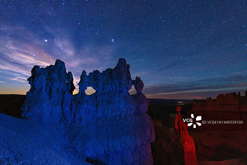 犹他州布莱斯峡谷岩层光绘图片素材