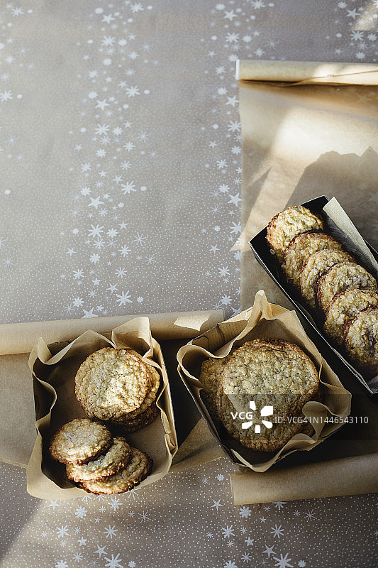 包装成礼物的黄油饼干图片素材