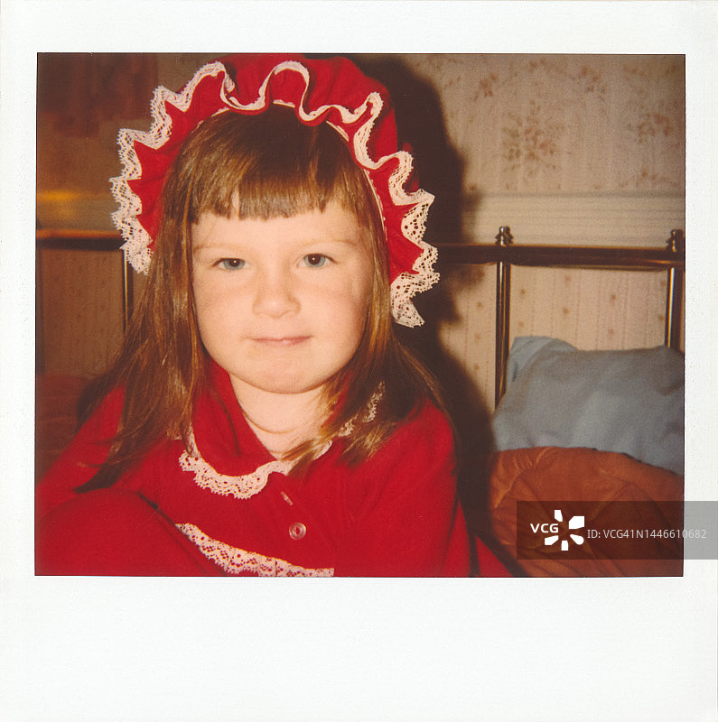 儿童圣诞睡衣复古照片，1980年代圣诞节早晨图片素材