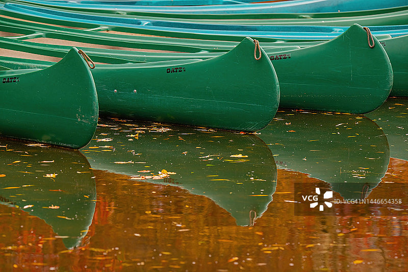 英国剑桥秋景：康河上的船只图片素材
