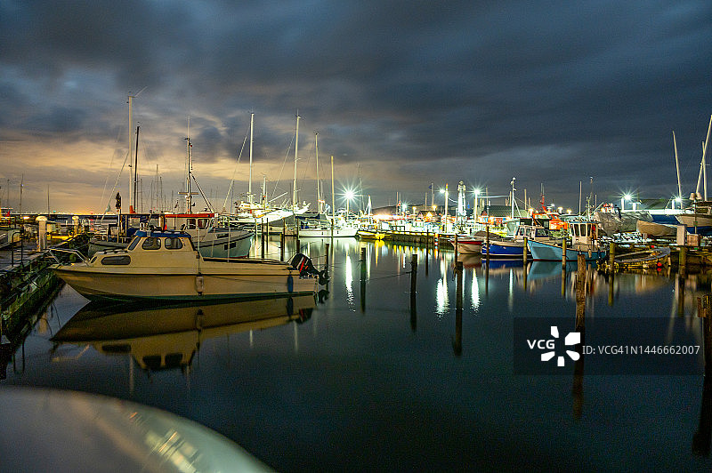 德拉格ør渔村的船只，这里是丹麦保存最完好的城镇之一图片素材