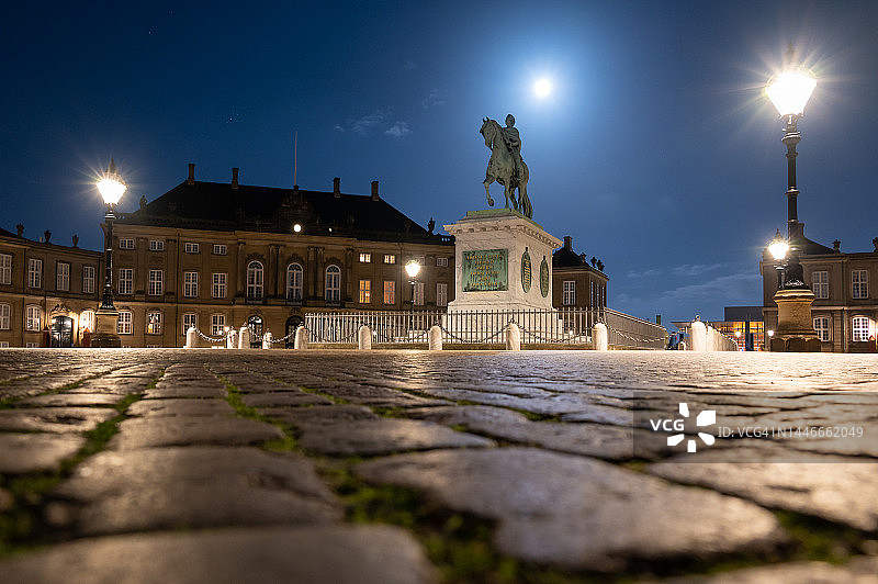 丹麦哥本哈根阿美琳堡广场之夜图片素材