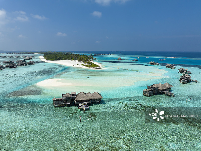 马尔代夫卡夫环礁兰坎富希岛度假村鸟瞰图片素材