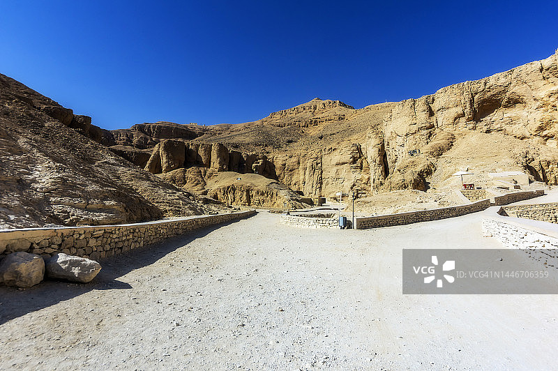 埃及卢克索帝王谷的道路图片素材