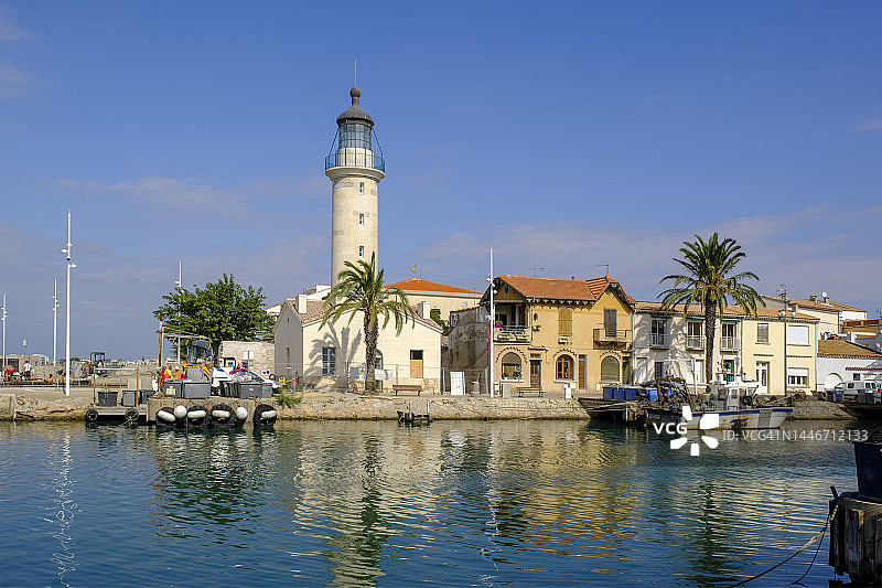 法国加尔省勒格罗迪鲁瓦隆河畔塞特运河的灯塔图片素材