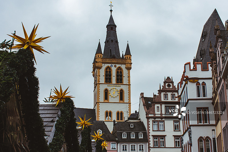 德国特里尔的圣诞灯饰和装饰品图片素材