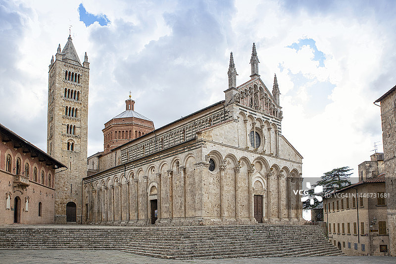 意大利托斯卡纳马萨马里蒂马主教座堂阴天景色图片素材
