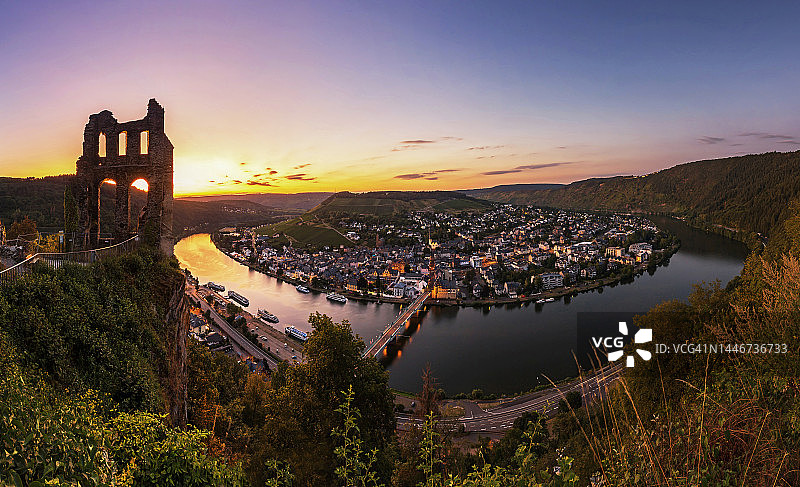 特拉本-特拉巴赫日落全景（德国莱茵兰-普法尔茨州）图片素材