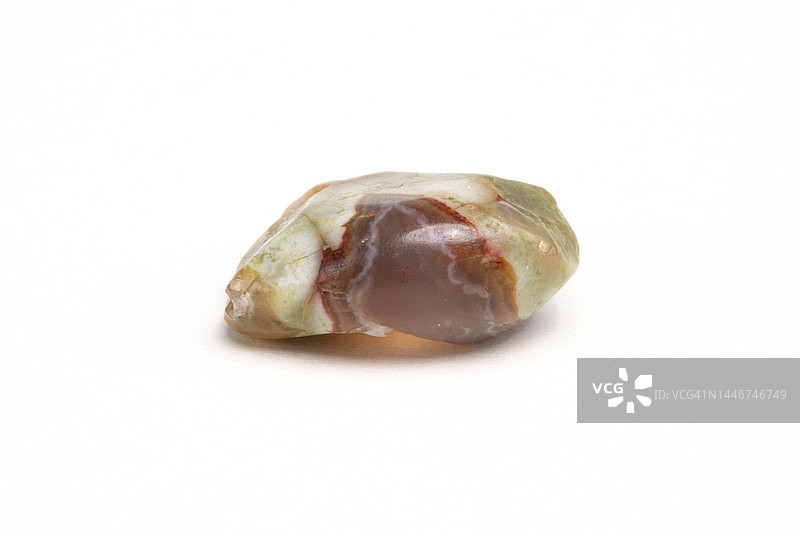 白色背景上的棕色玛瑙石图片素材
