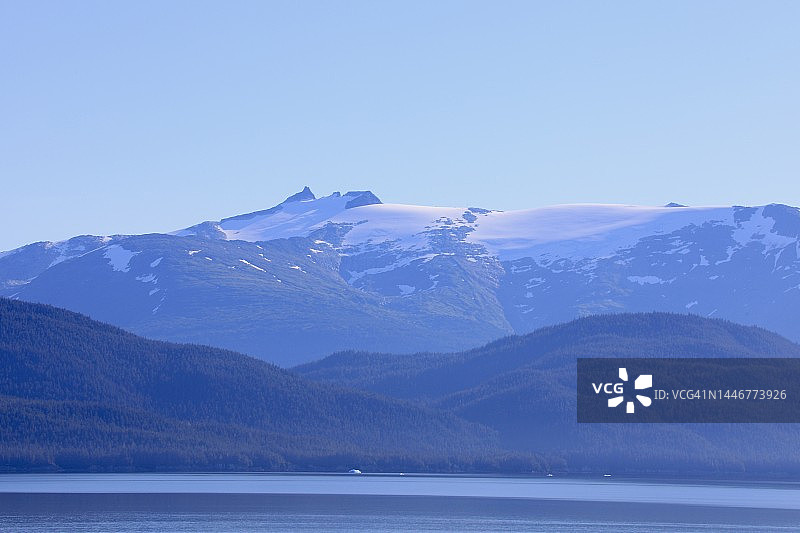 从帆船上欣赏风景秀丽的太平洋西北地区图片素材
