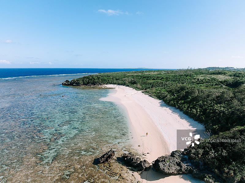 日本冲绳县西表岛的幽静海滩航拍景色图片素材