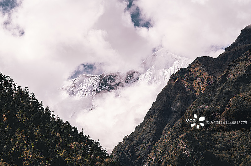 安娜普尔纳群峰图片素材