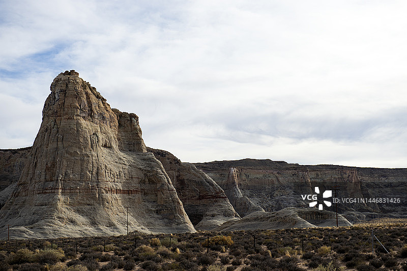 大水附近的砂岩石图片素材