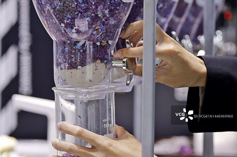 可重复使用的回收塑料图片素材