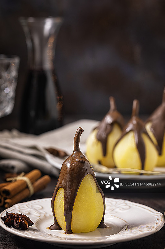 黑巧克力釉面水波梨图片素材