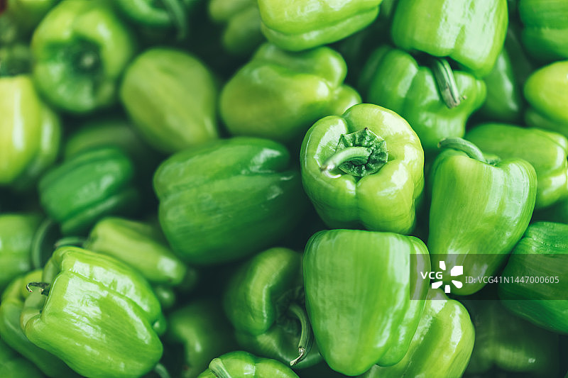 超市里的成熟青椒图片素材
