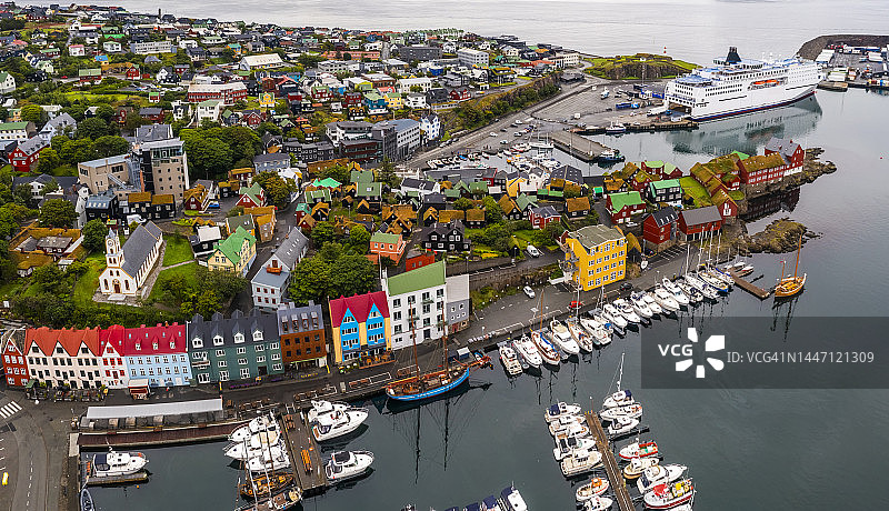 法罗群岛首都托尔斯港鸟瞰图图片素材